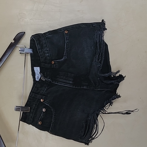 Zara Black Jean shorts - Picture 1 of 3